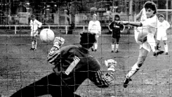 Historisches Schwarz-Weiß-Fußballfoto